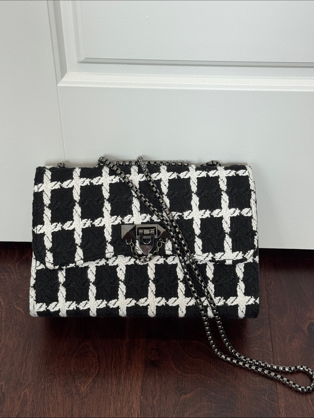 NEW Black & White Tweed & Gunmetal Chain Strap Purse Handbag Crossbody - Picture 3 of 8